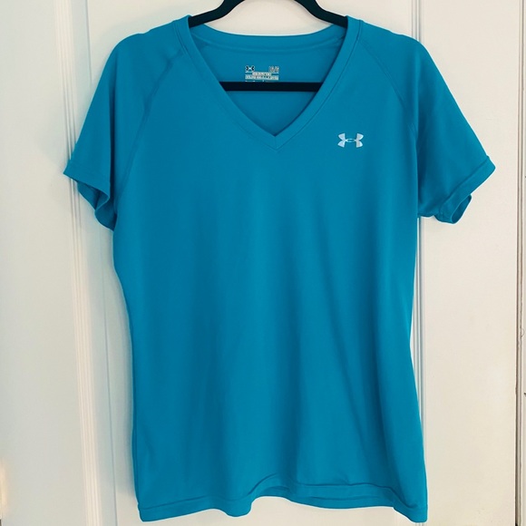 Under Armour Tops - NWOT Under Armour Dri Fit V-Neck Tee